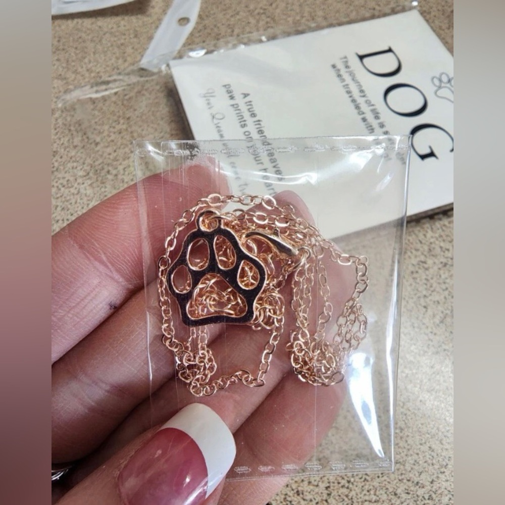 Rose Gold 🐾 Paw Print Necklace NWT - Picture 2 of 14